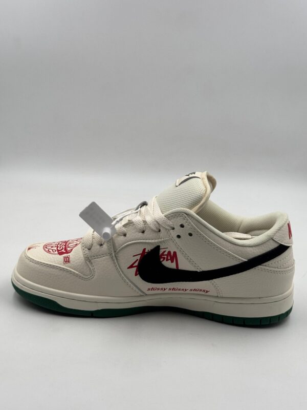 NIKE SB DUNKS LOW STUSSY